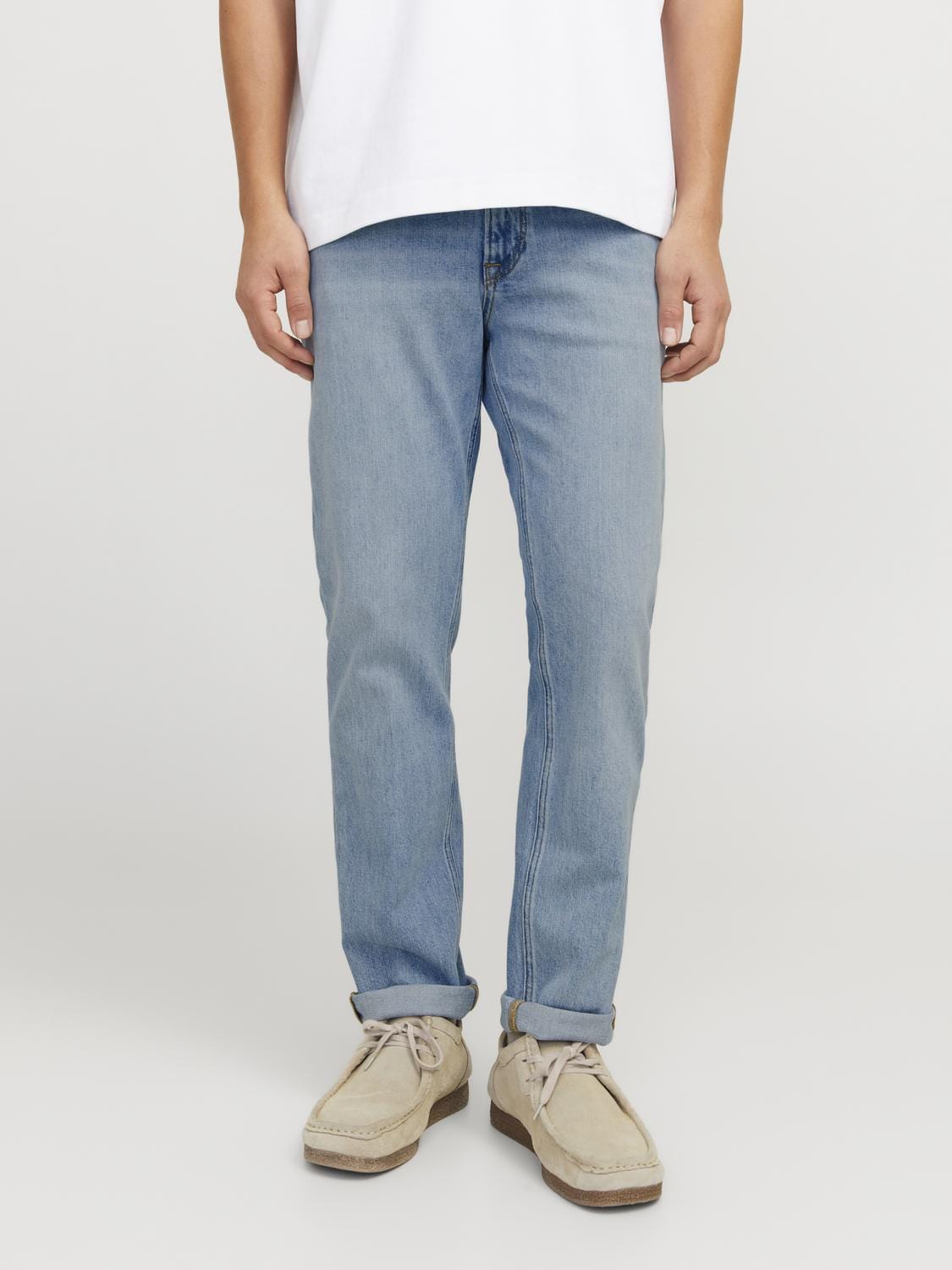 model_shot-front